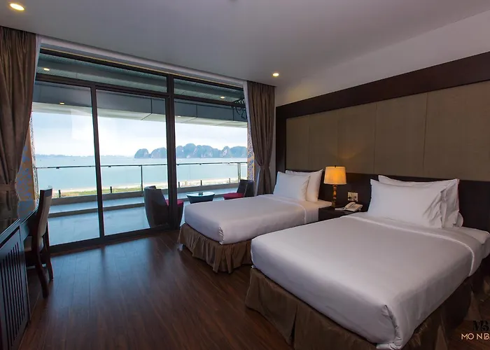 Moon Bay Hotel
