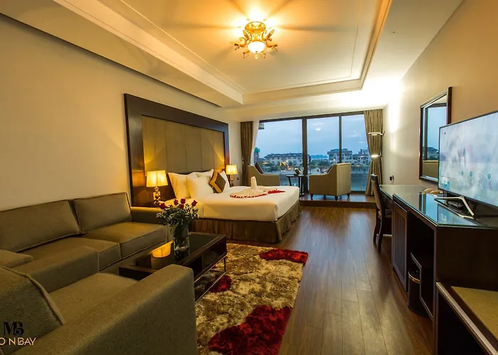 Moon Bay Hotel